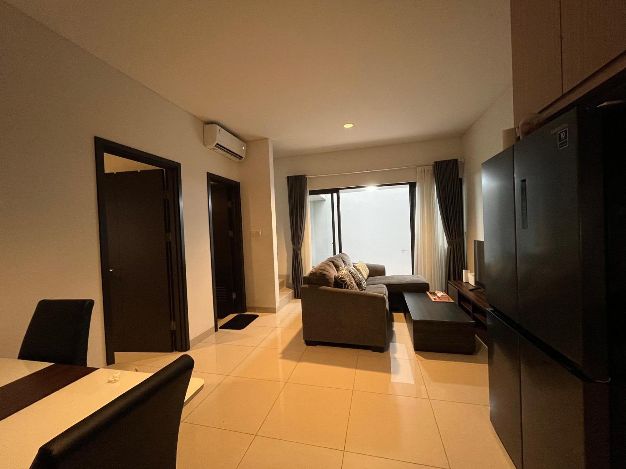 2 Floor Cozy House In Wisteria Garden *