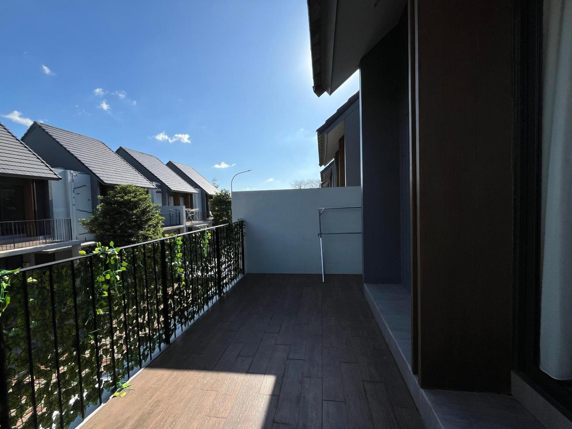 Villa 2 Floor Cozy House In Wisteria Garden Jakarta